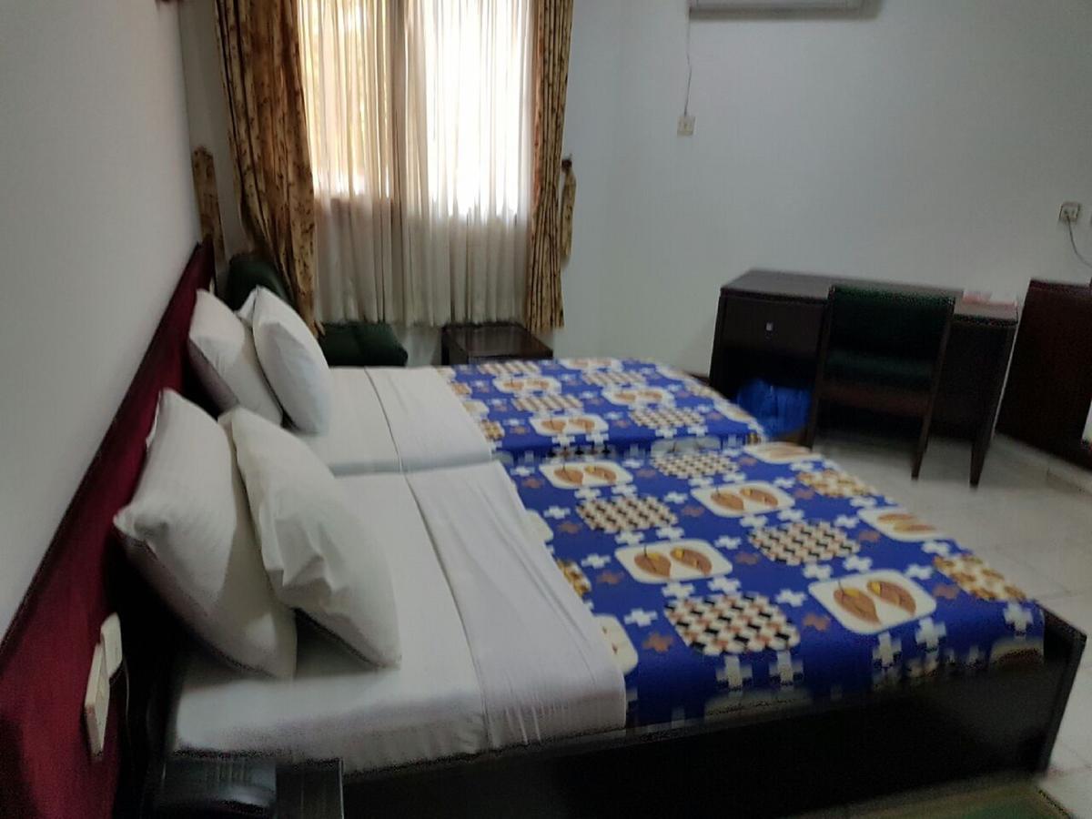 Royal Basin Resort Кумаси Экстерьер фото